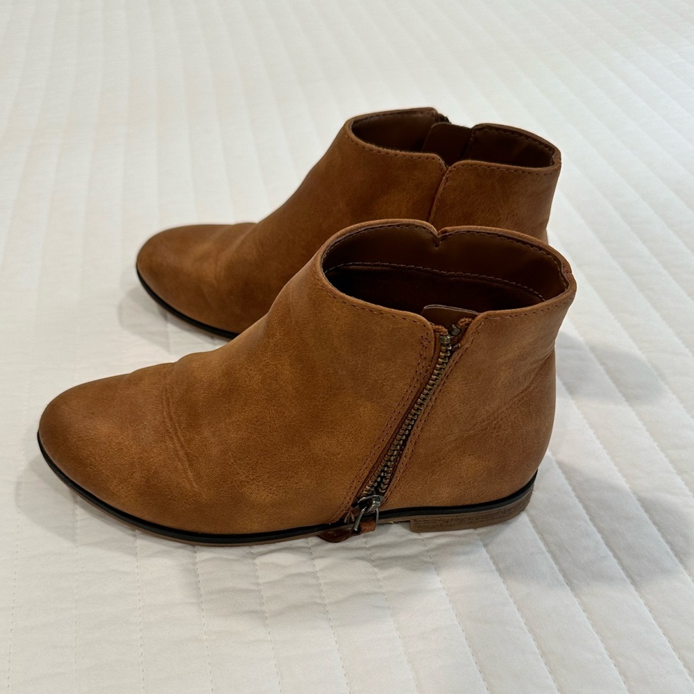 Girls Tan Cat & Jack Booties